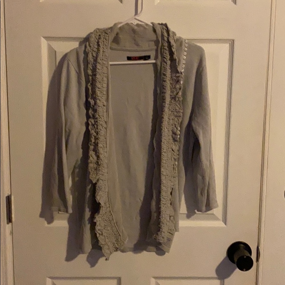 L gray sweater